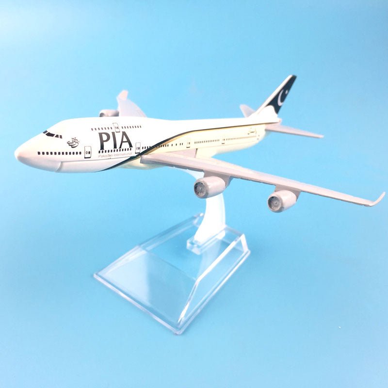 AIR PAKISTAN PIA BOEING 747 AIRWAYS AIRCRAFT BOEING 747 400 AIRLINES AIRPLANE - PILOTSX